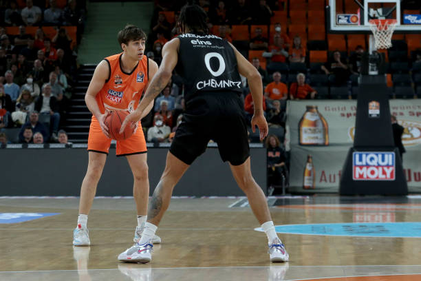 用精准传球 用精准传球