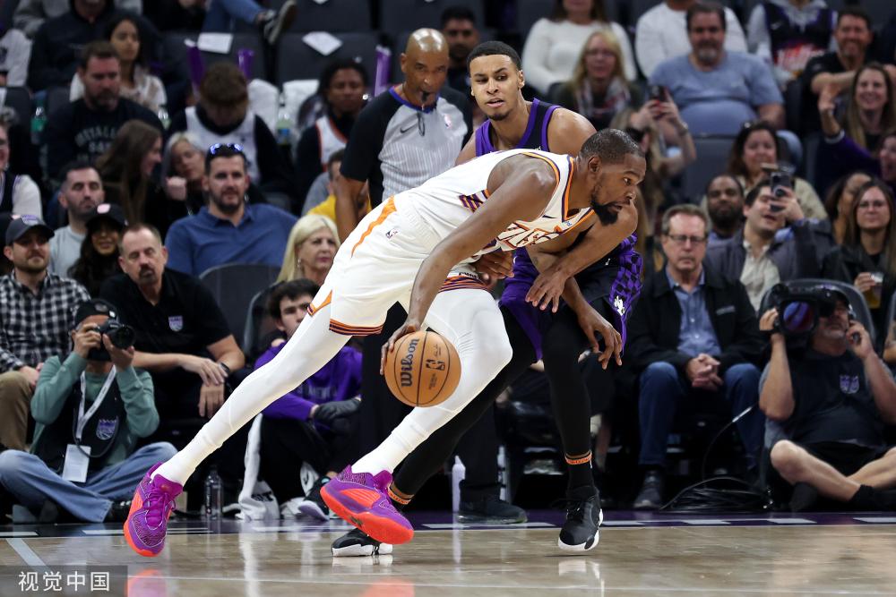 坐镇主场迎 坐镇主场迎